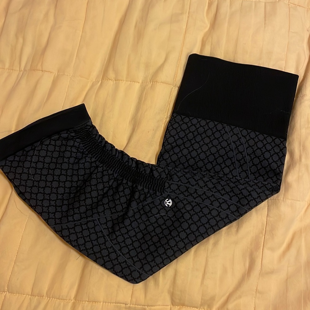 EUC in the flow LuLuLemon tights sz 6